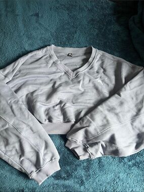 Oner Active Light Gray V-Neck Cropped Sweater
